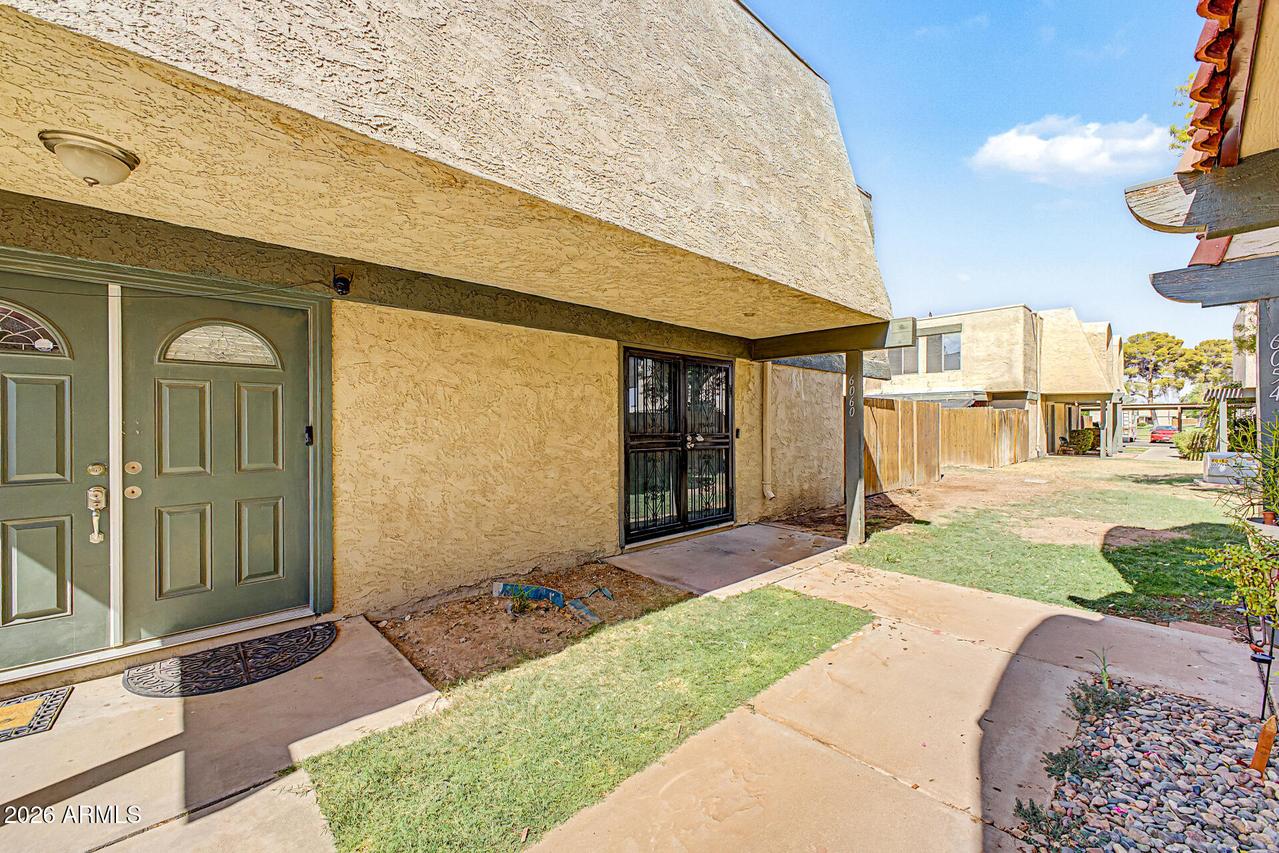 6060 W Golden Ln., Glendale, AZ 85302