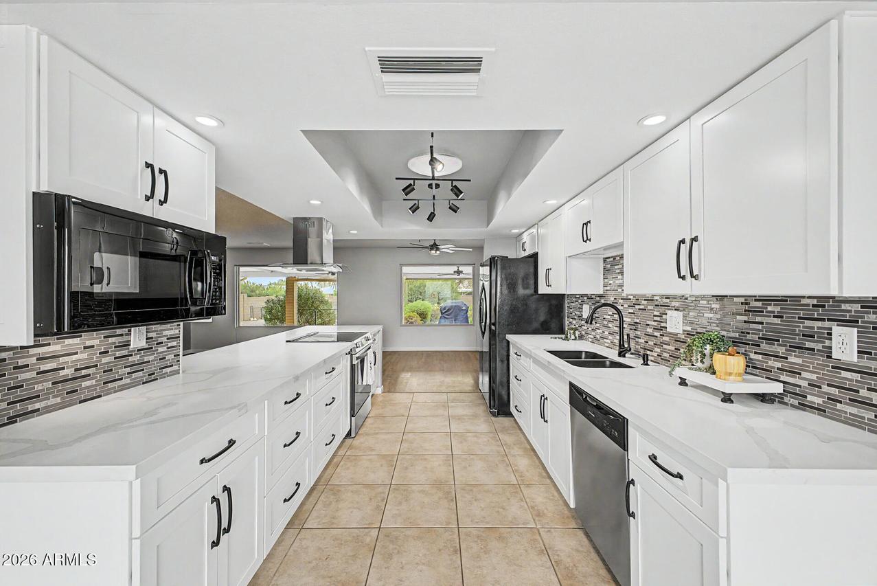 9433 W Hutton Dr., Sun City, AZ 85351