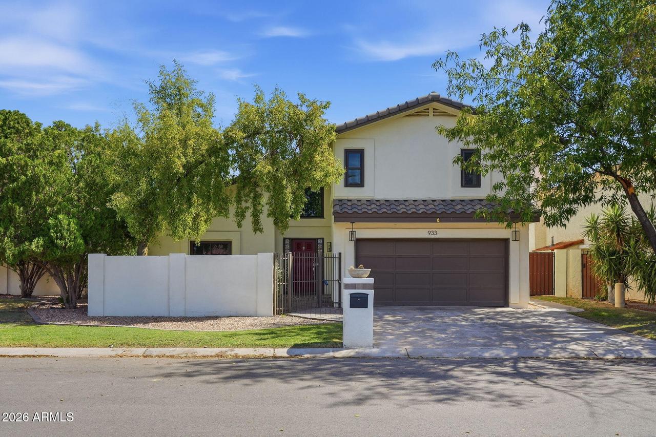 933 E Leeward Ln., Tempe, AZ 85283