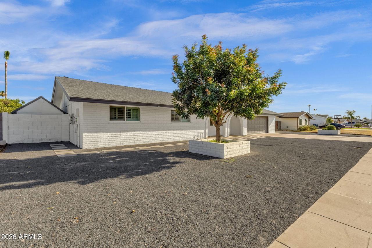 2325 E Encanto St., Mesa, AZ 85213