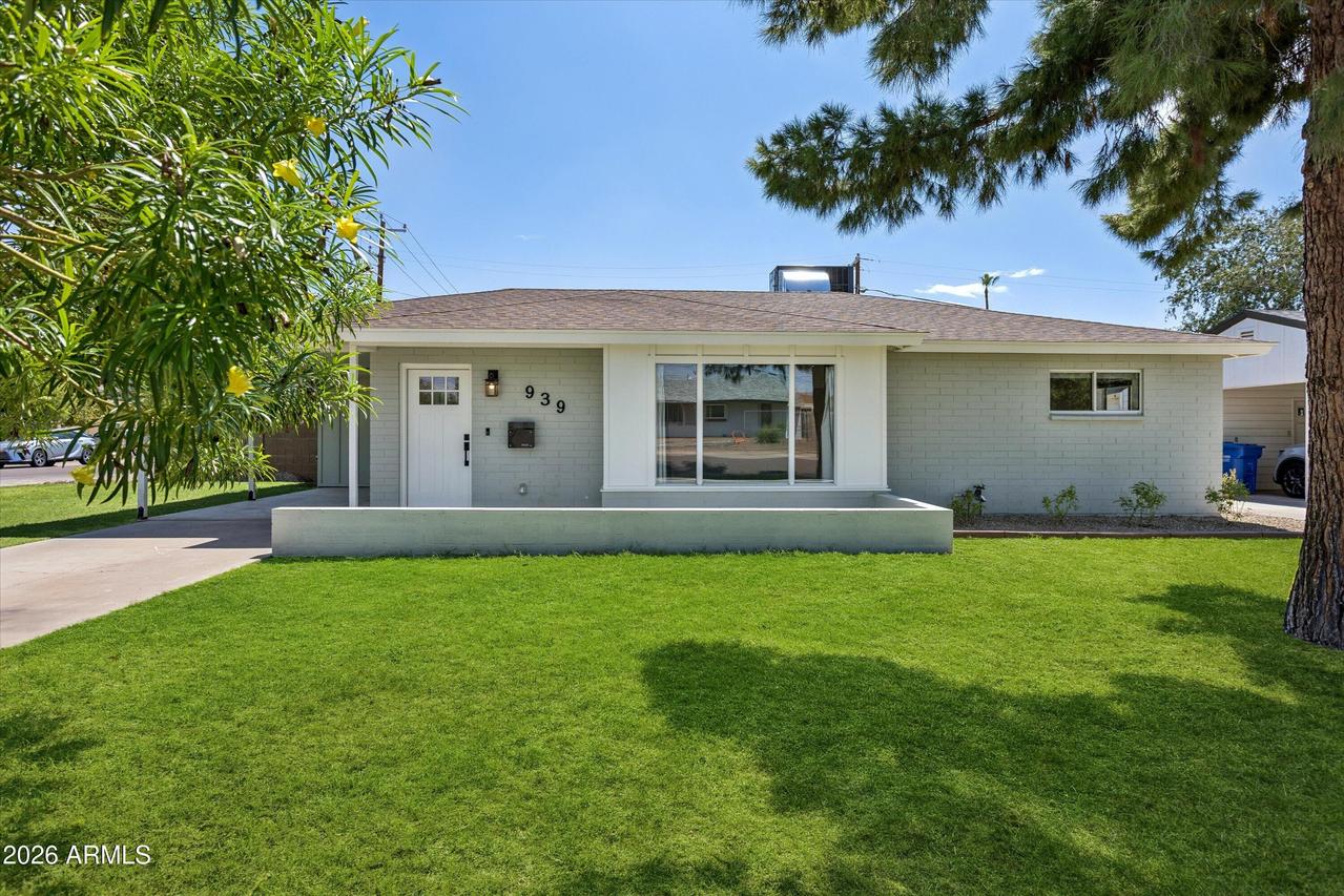 939 E Berridge Ln., Phoenix, AZ 85014