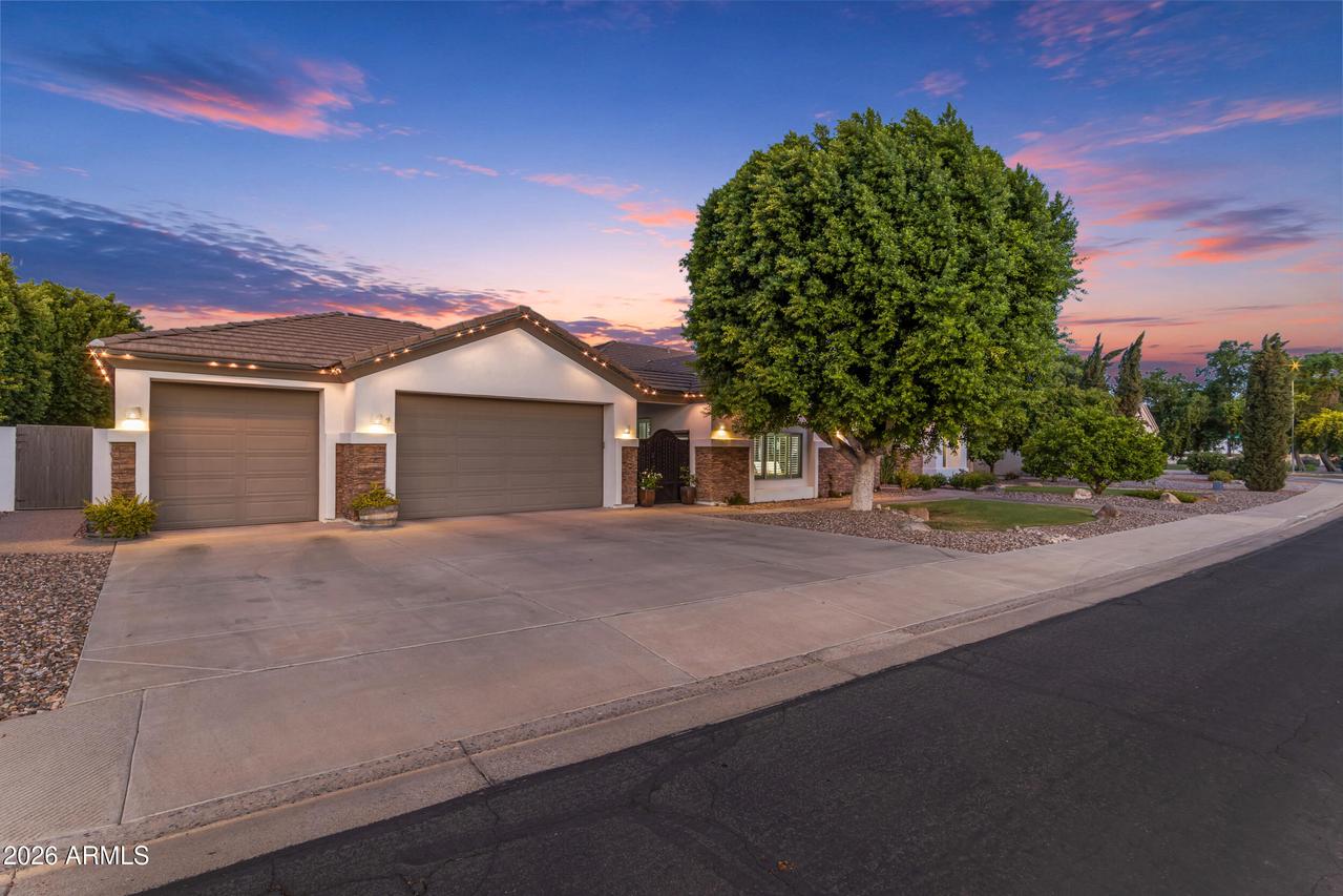 1261 N Los Alamos Cir., Mesa, AZ 85213
