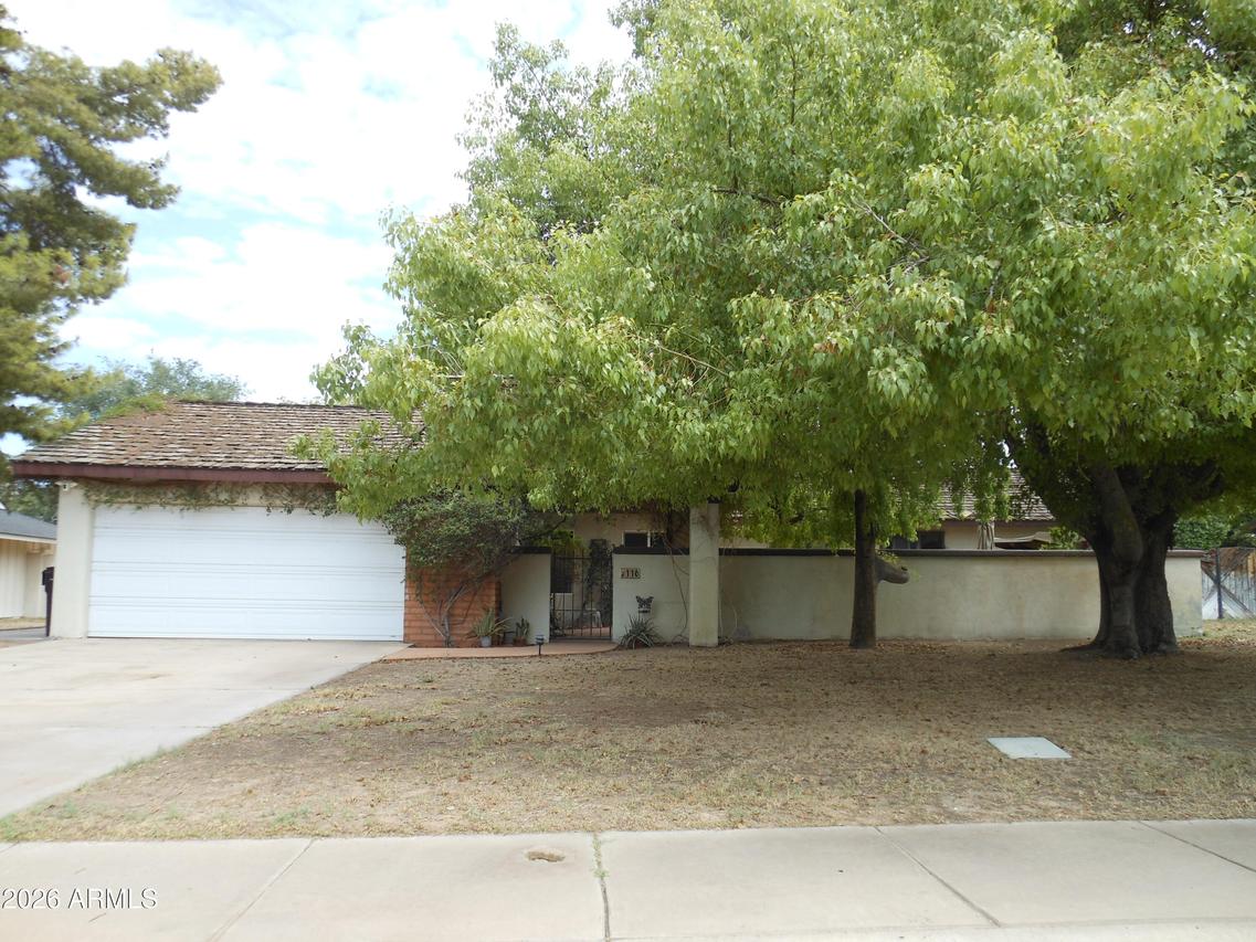 116 W Las Palmaritas Dr., Phoenix, AZ 85021
