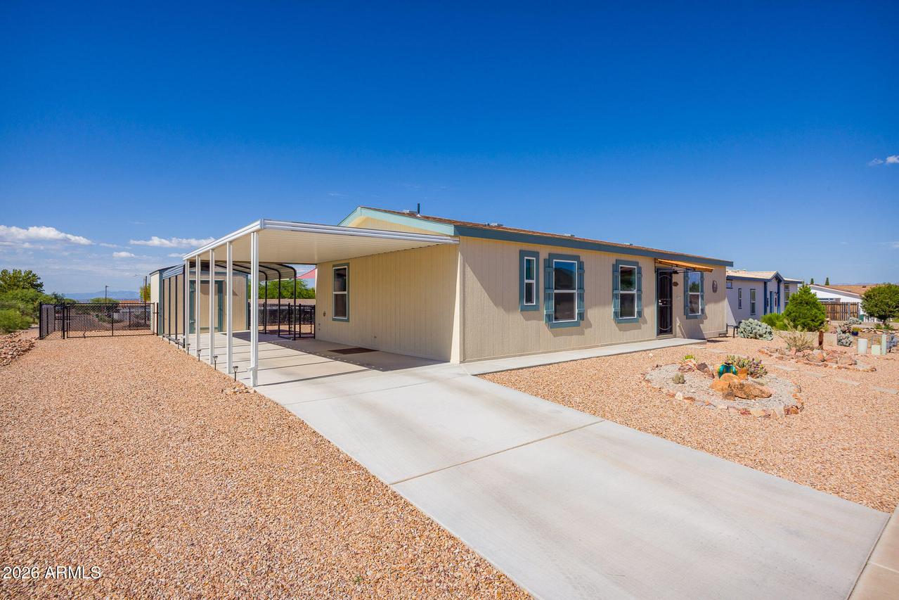 692 W Pony Express Ln., Benson, AZ 85602