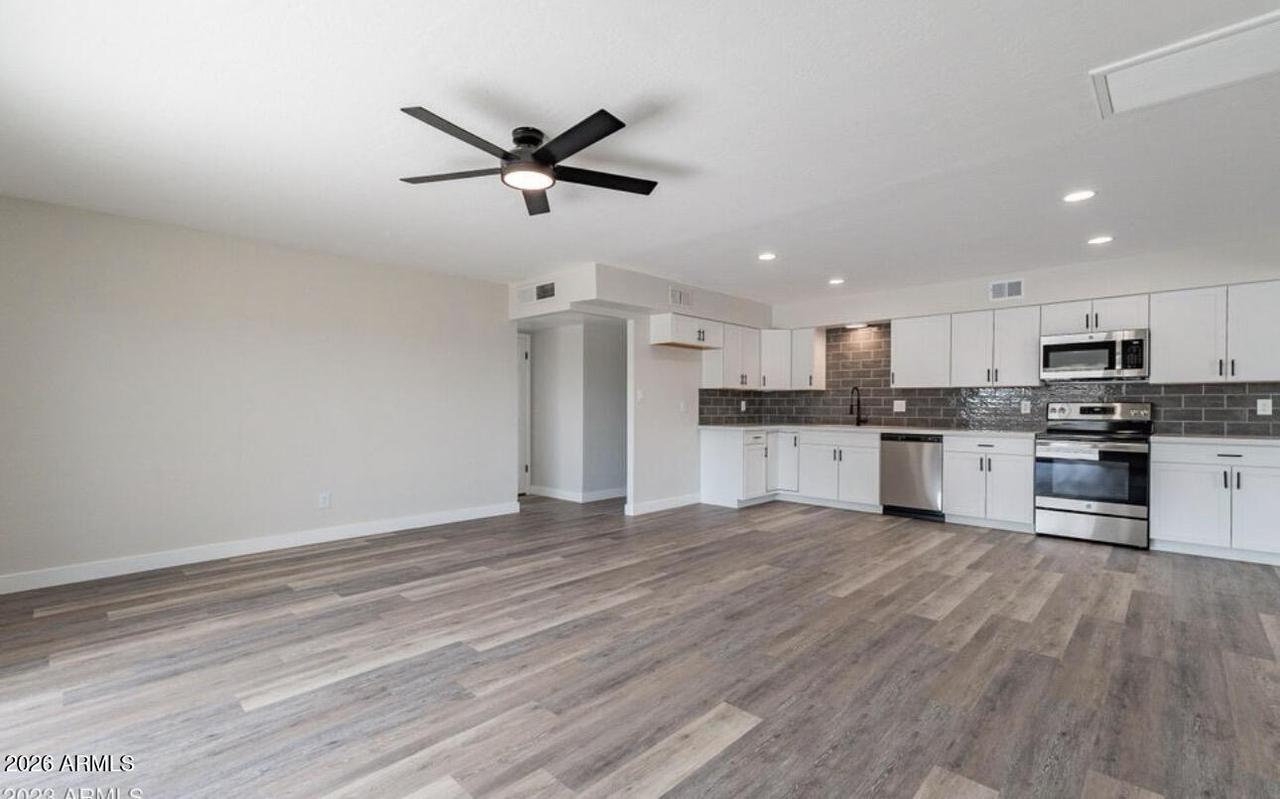 8304 N 55th Ave., Glendale, AZ 85302