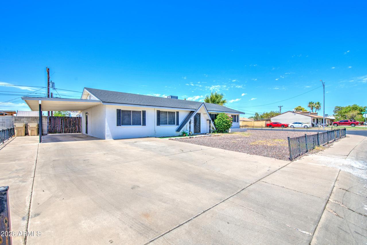 5722 N 62nd Dr., Glendale, AZ 85301