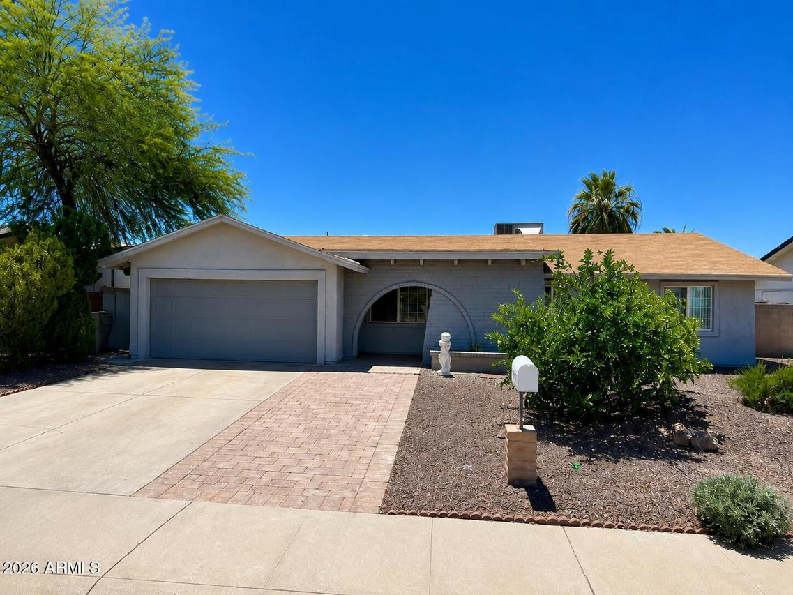 5603 W Tierra Buena Ln., Glendale, AZ 85306