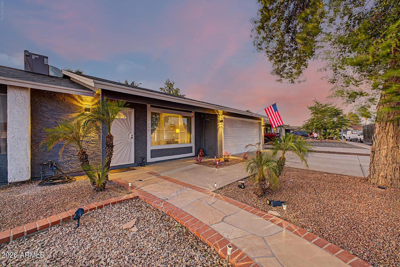 2208 W Silvergate Dr., Chandler, AZ 85224