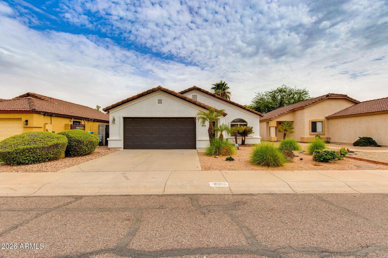 2010 E Aire Libre Ave., Phoenix, AZ 85022