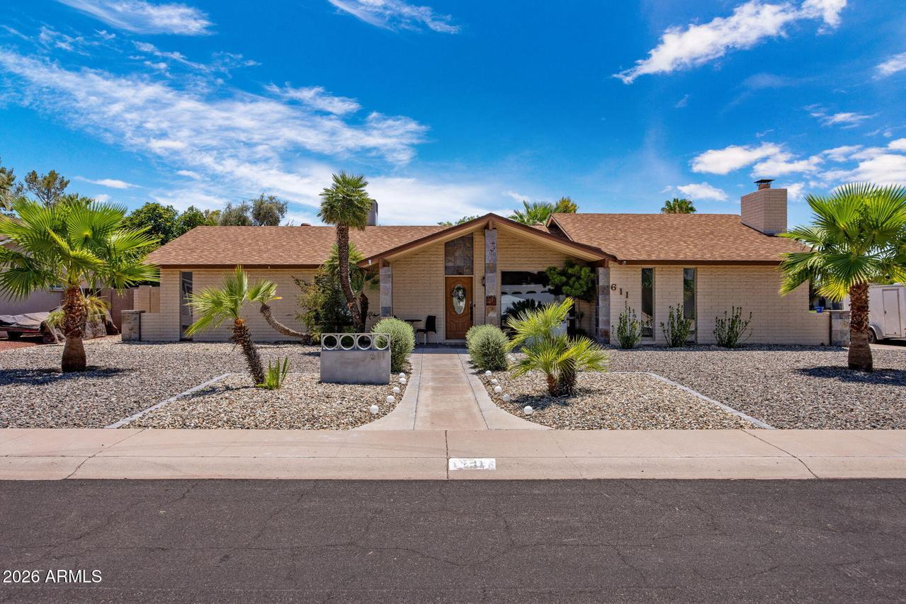 611 E Canterbury Ln., Phoenix, AZ 85022