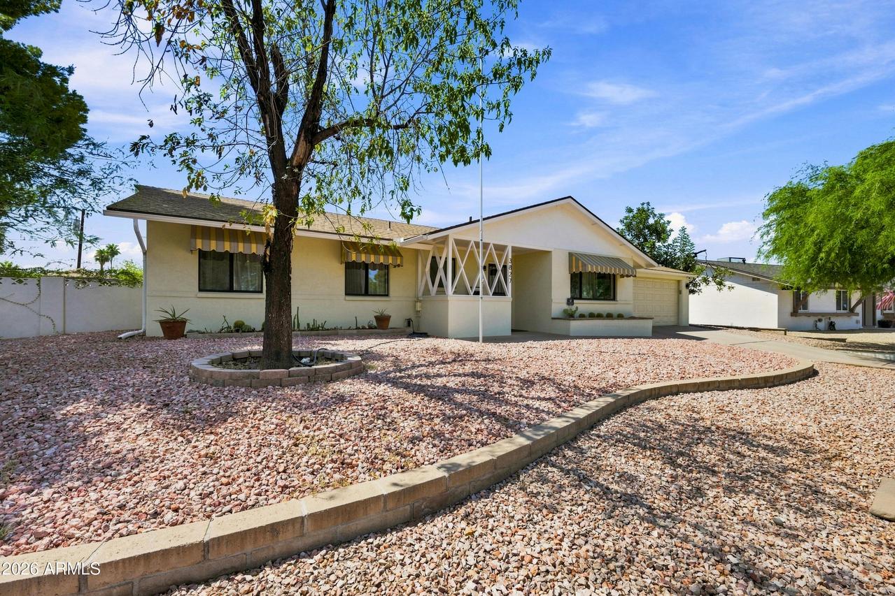 3827 E Mercer Ln., Phoenix, AZ 85028