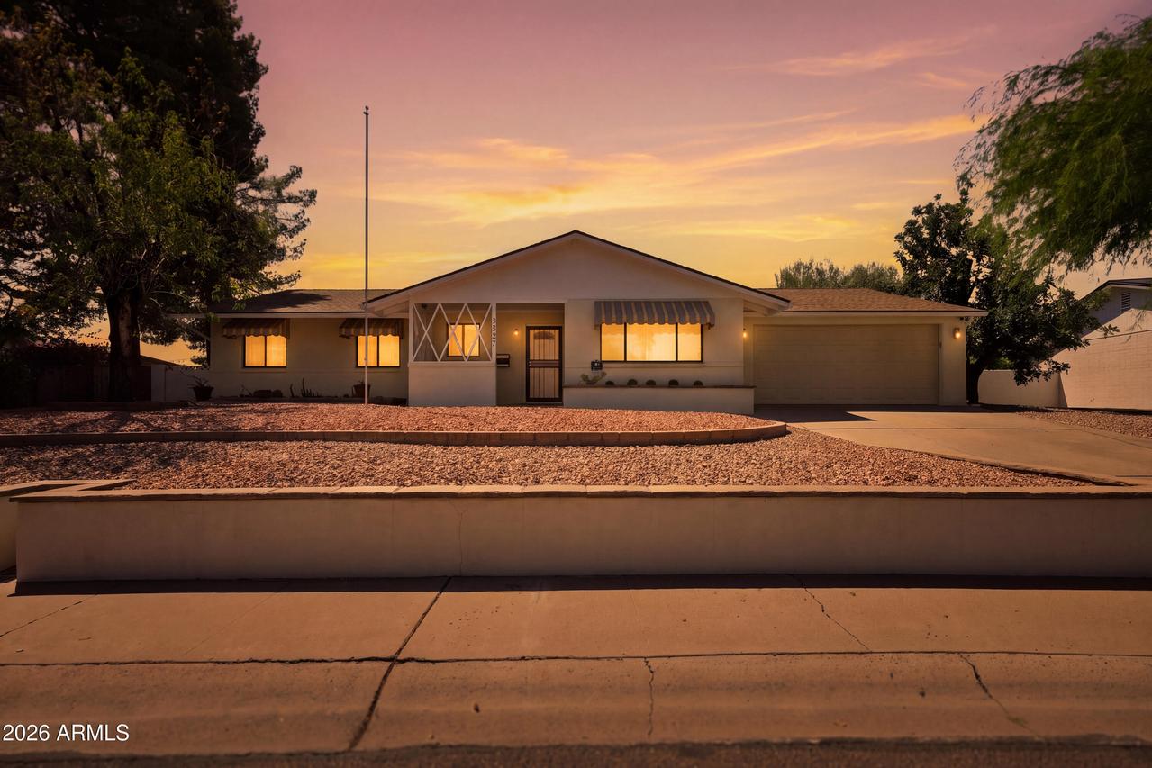 3827 E Mercer Ln., Phoenix, AZ 85028