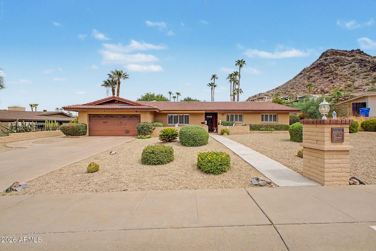 2302 E Lincoln Cir., Phoenix, AZ 85016