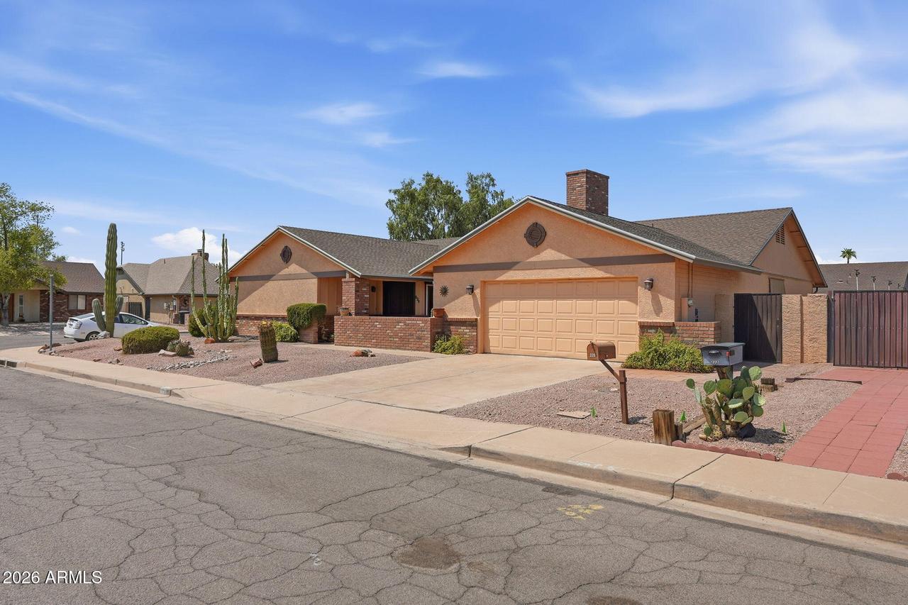 226 E Glencove St., Mesa, AZ 85201