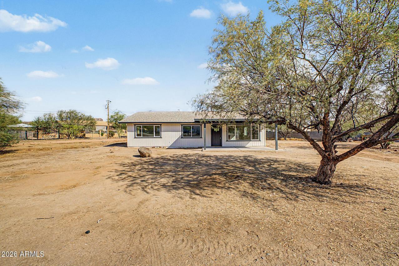 42845 N 7th Ave., New River, AZ 85087