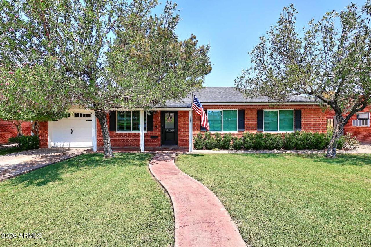 2230 E Devonshire Ave., Phoenix, AZ 85016