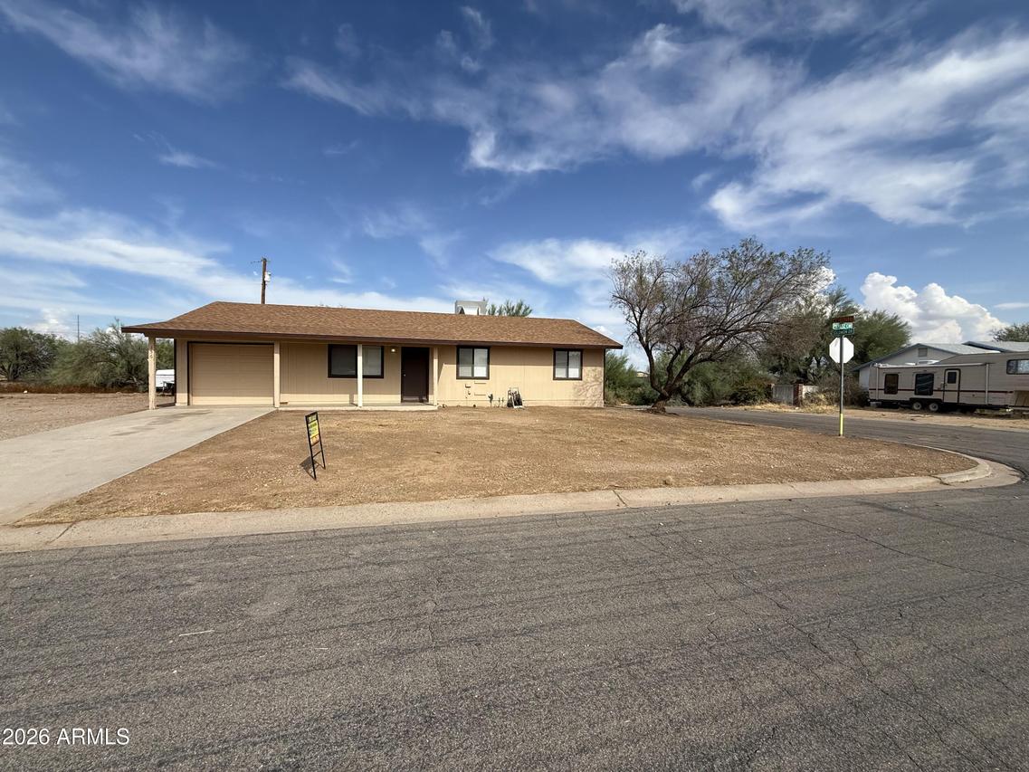 356 Peretz Cir., Morristown, AZ 85342