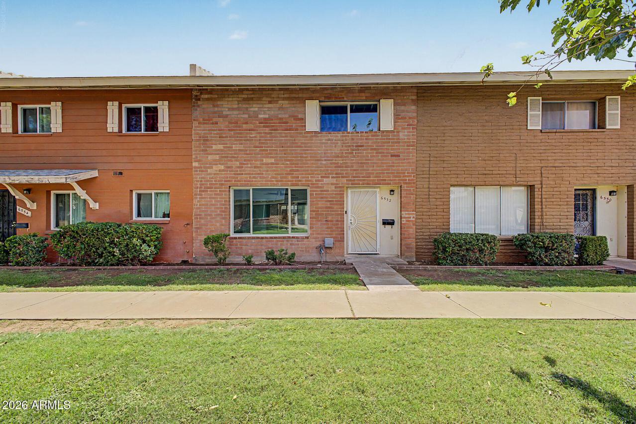 6552 N 43rd Ave., Glendale, AZ 85301
