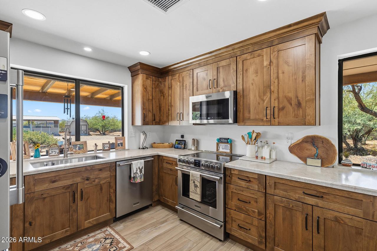 1011 E Maddock Rd., Phoenix, AZ 85086