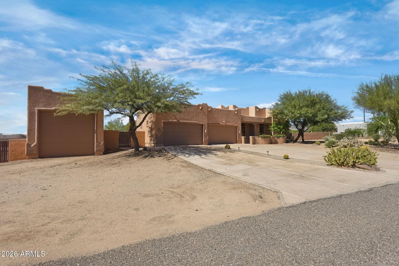 31 E Desert Hills Dr., Phoenix, AZ 85086