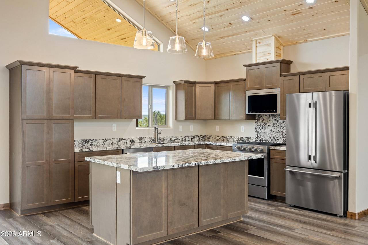 2747 Apollo Cir., Overgaard, AZ 85933