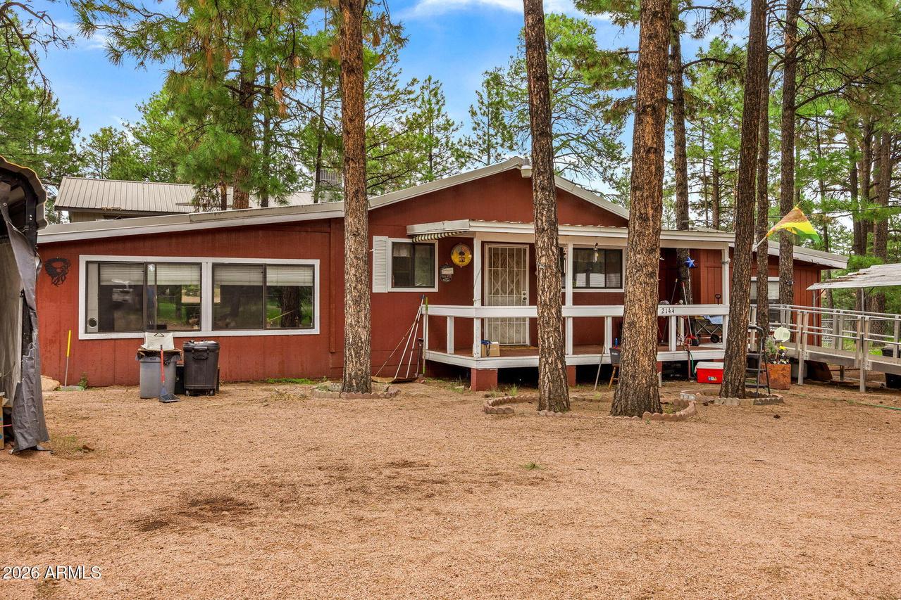 2144 Indian Tr., Overgaard, AZ 85933