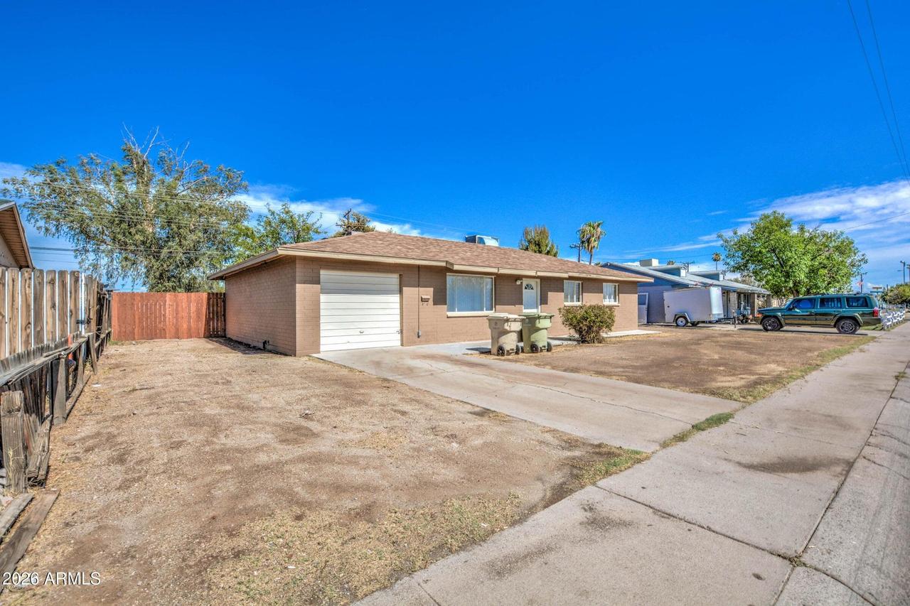 5633 N 65th Ave., Glendale, AZ 85301