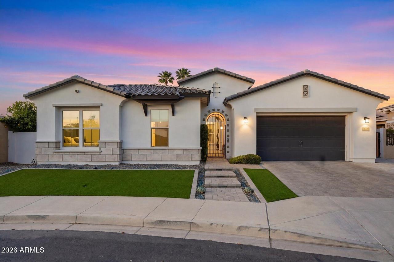 2080 E Aquarius Pl., Chandler, AZ 85249