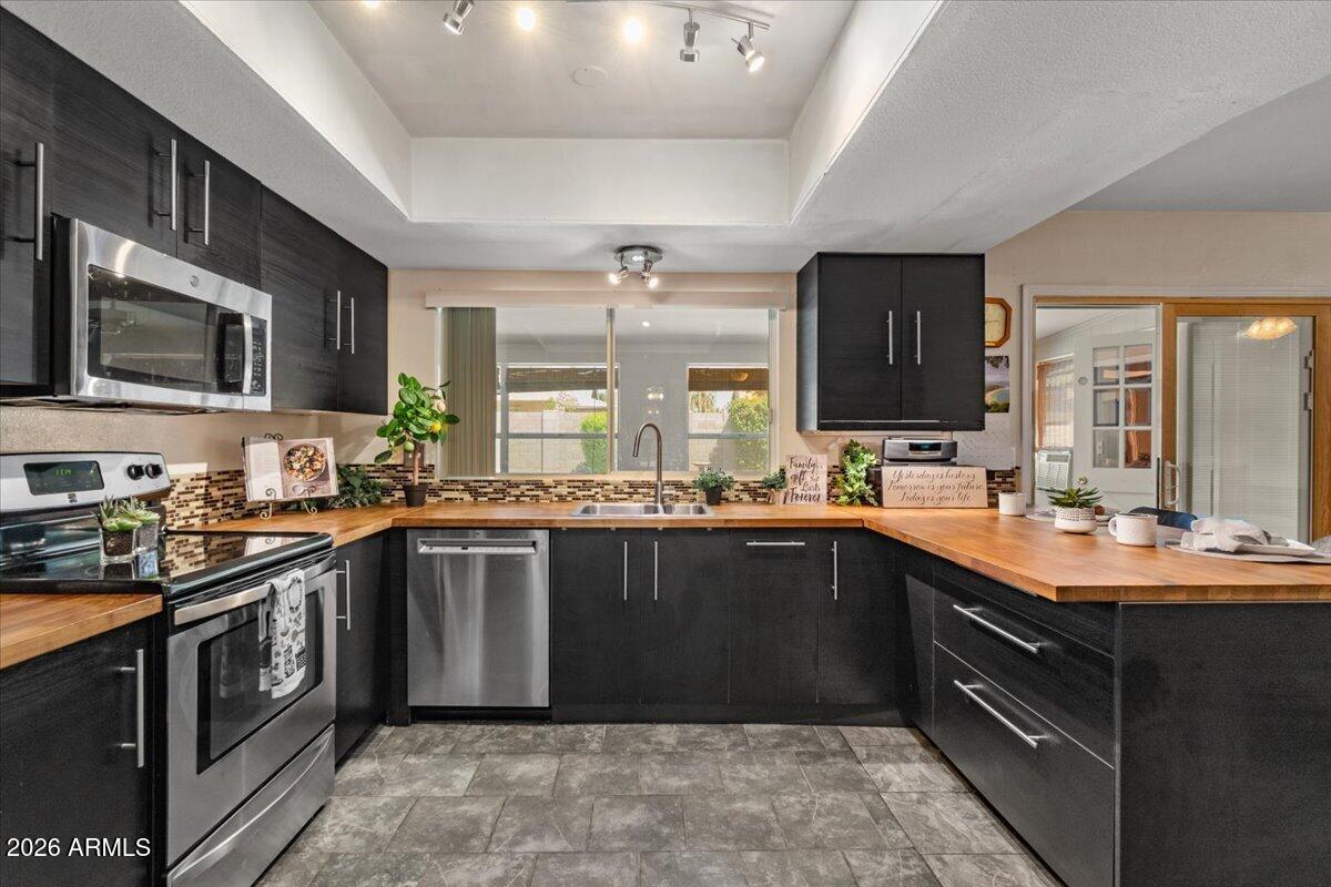 908 W Laguna Azul Ave., Mesa, AZ 85210