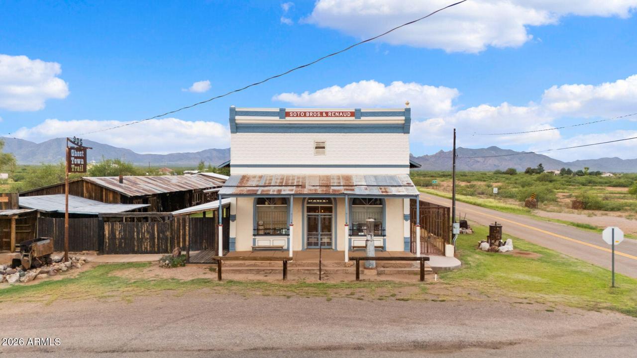 905 Ghost Town Tr., Pearce, AZ 85625