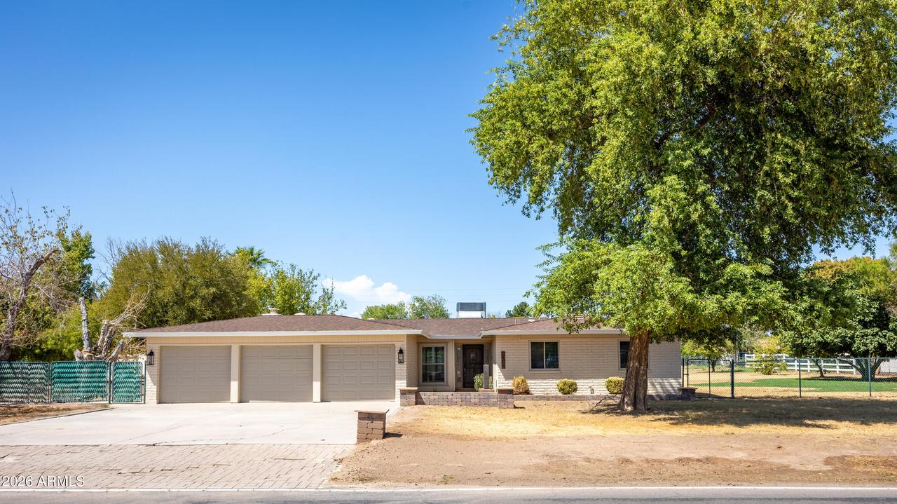 8018 W Acoma Dr., Peoria, AZ 85381