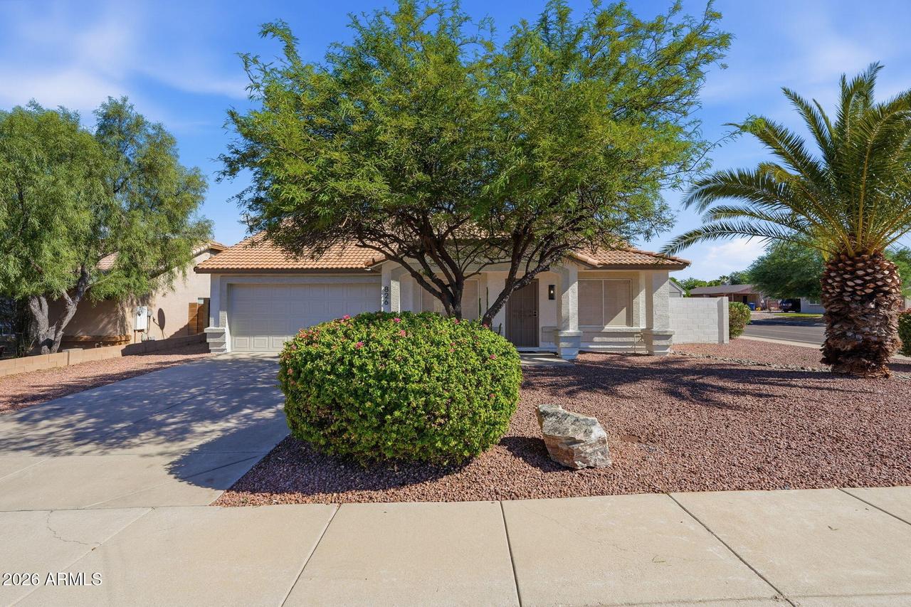 826 W 14th Ave., Apache Junction, AZ 85120