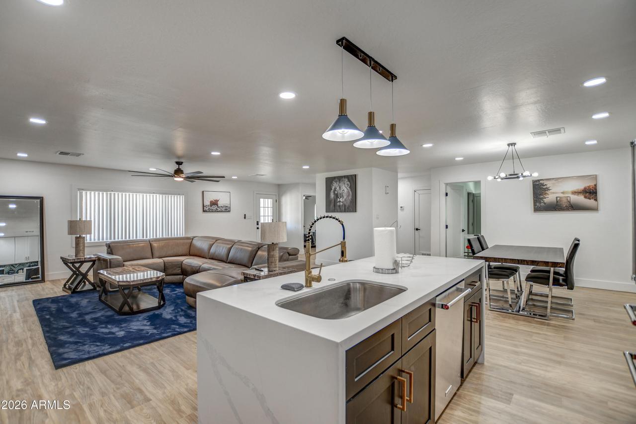 1725 W Mitchell Dr., Phoenix, AZ 85015