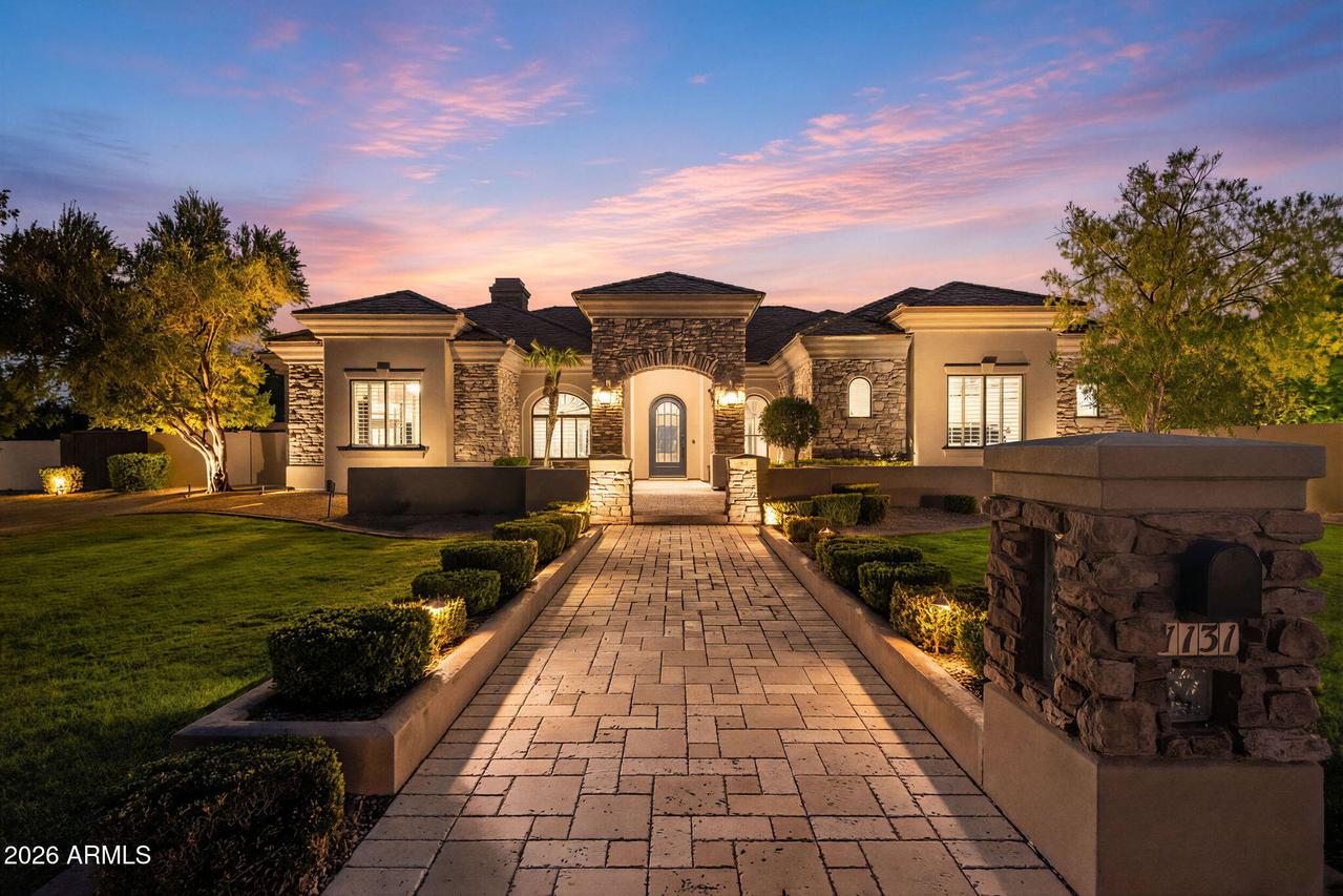 1131 E Desert Ct., Gilbert, AZ 85234