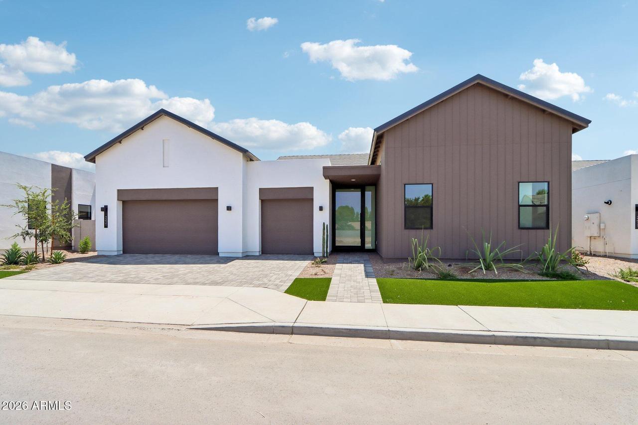 2421 E Aquarius Pl., Chandler, AZ 85249