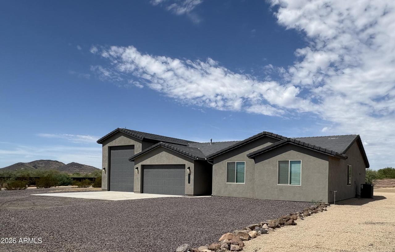 39026 N 9th Ave., Phoenix, AZ 85086