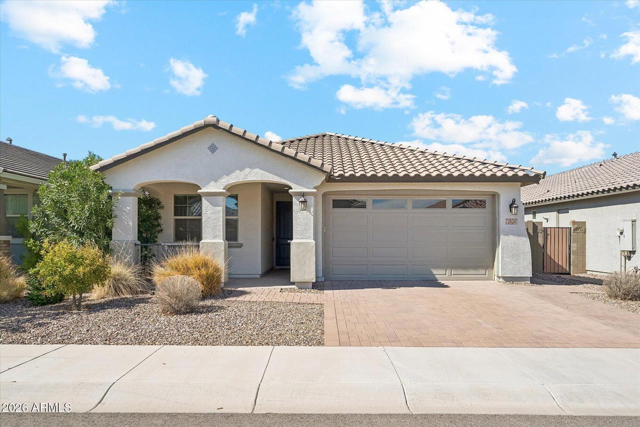 2824 W Rainbow Dr., San Tan Valley, AZ 85144
