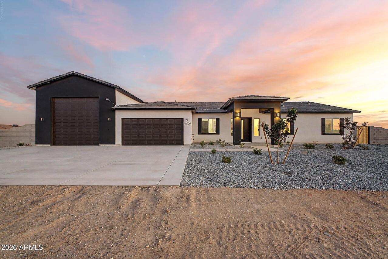24025 W Beacon Ln., Wittmann, AZ 85361