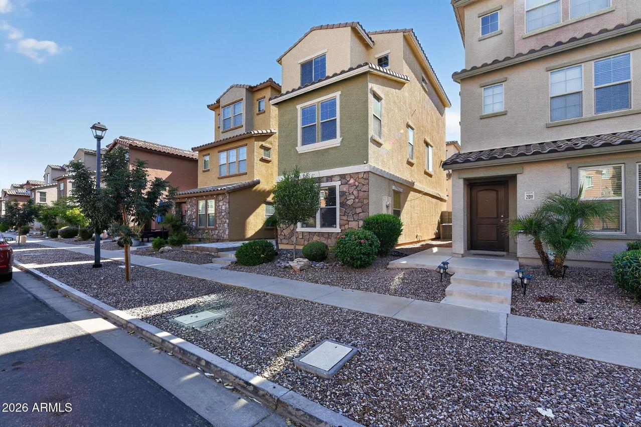 2015 N 77th Ln., Phoenix, AZ 85035