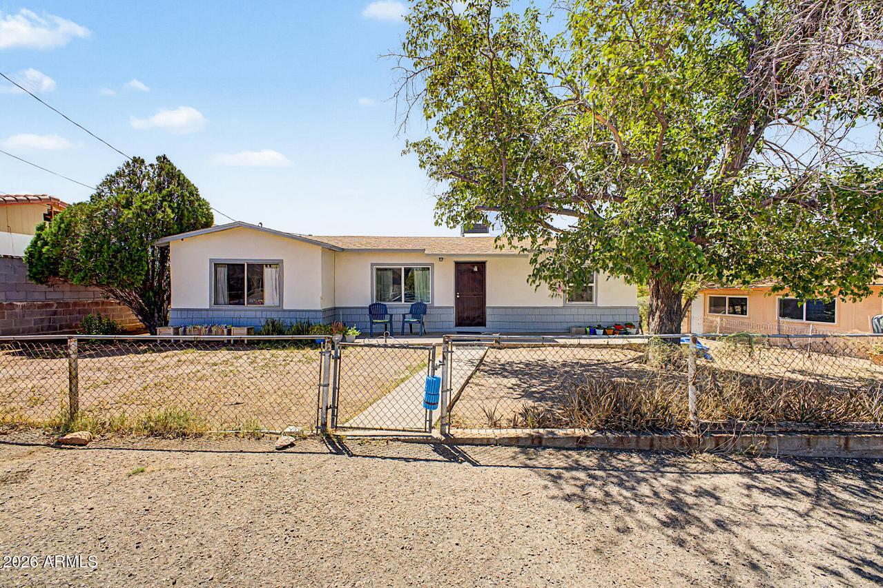 843 W Spray St., Superior, AZ 85173