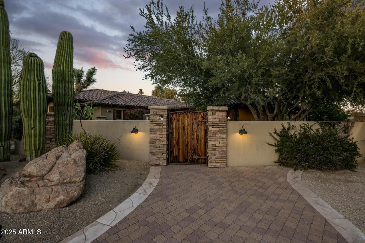 11021 N 74th St., Scottsdale, AZ 85260