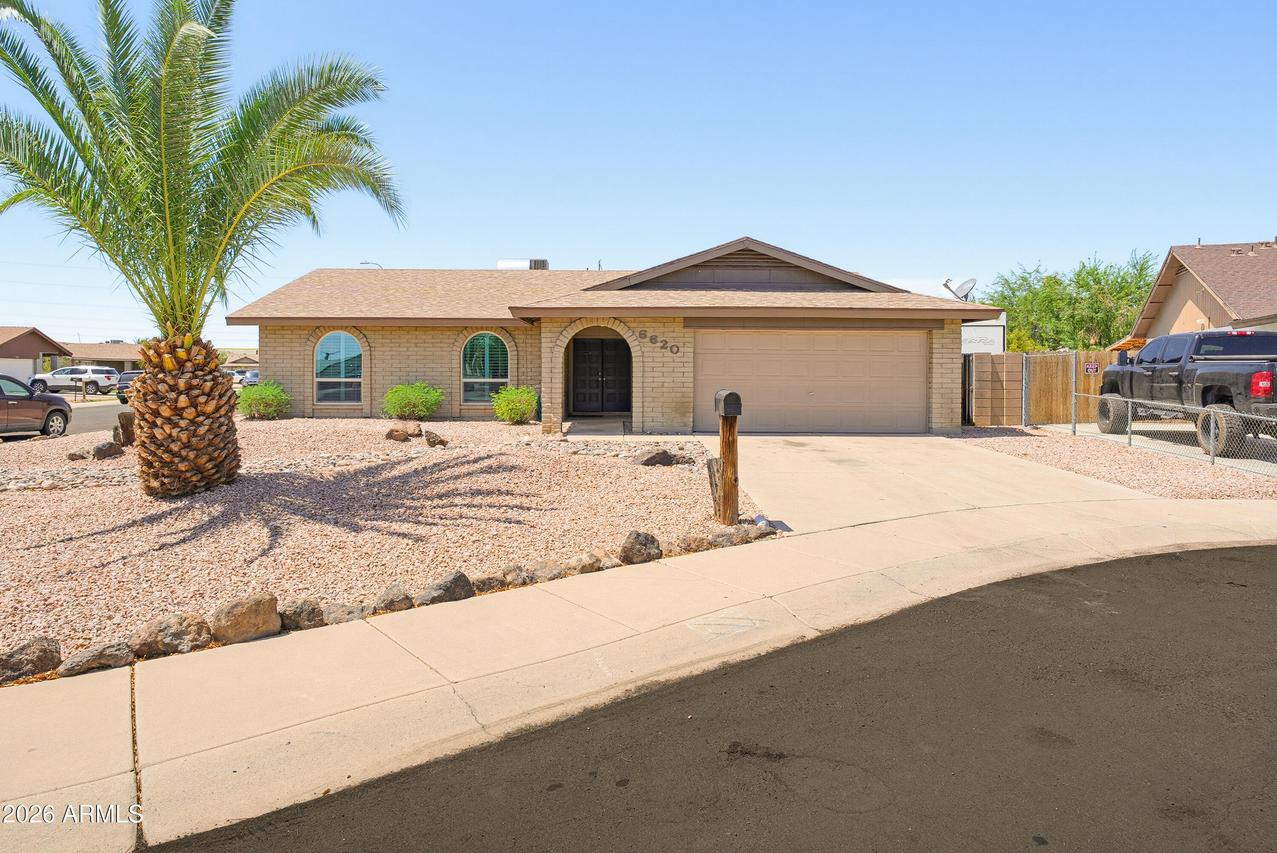 6620 W Mercer Ln., Glendale, AZ 85304
