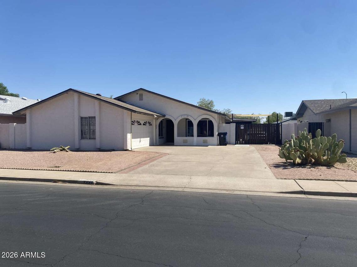 2221 W El Moro Ave., Mesa, AZ 85202