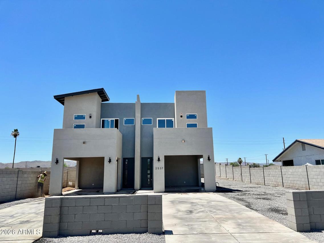 2537 E Southgate Ave., Phoenix, AZ 85040
