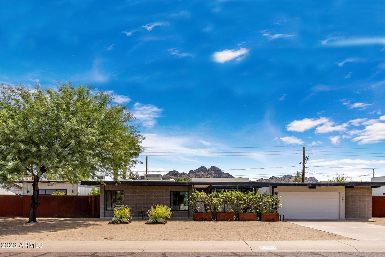 2851 E Turquoise Dr., Phoenix, AZ 85028