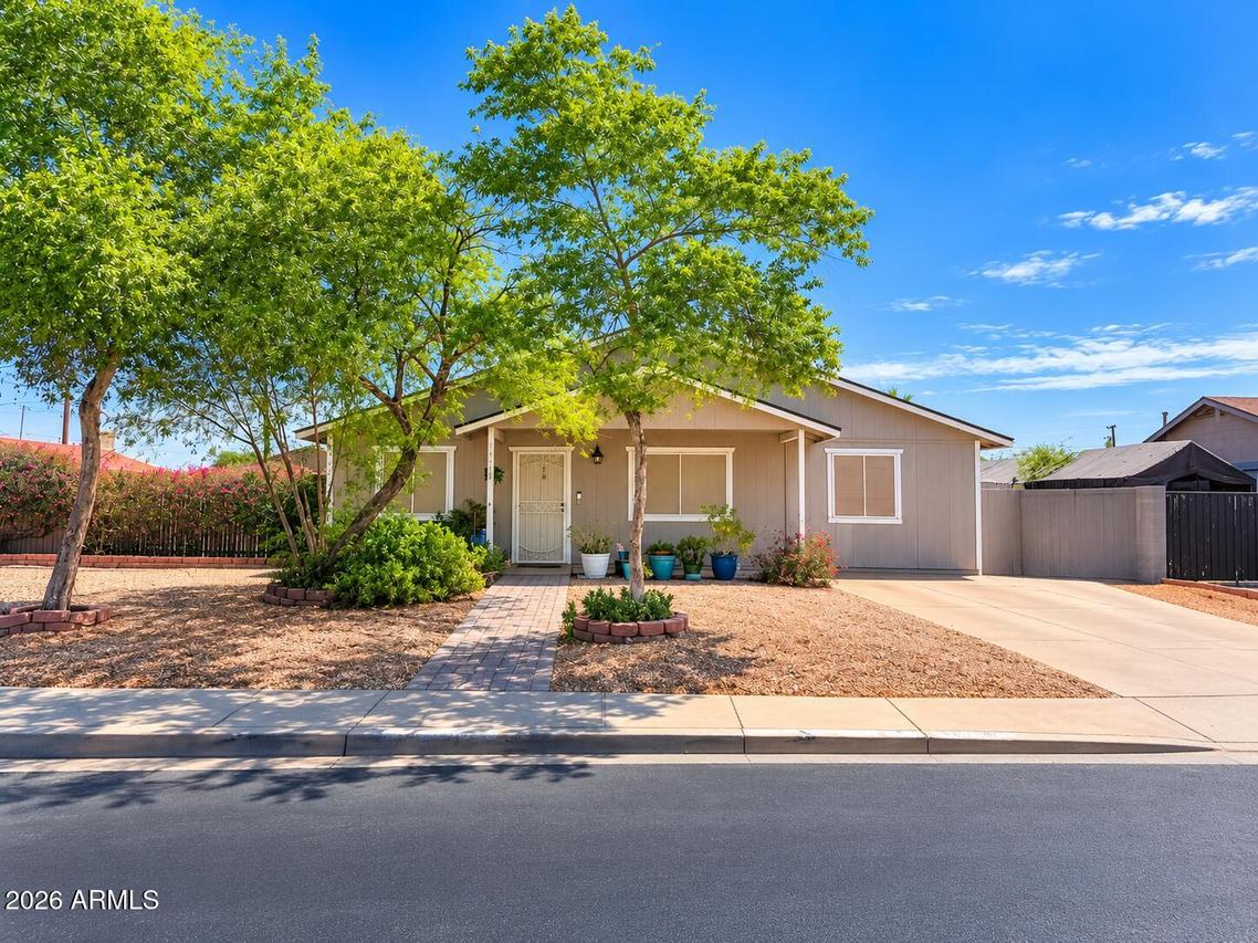 13421 N El Frio St., El Mirage, AZ 85335