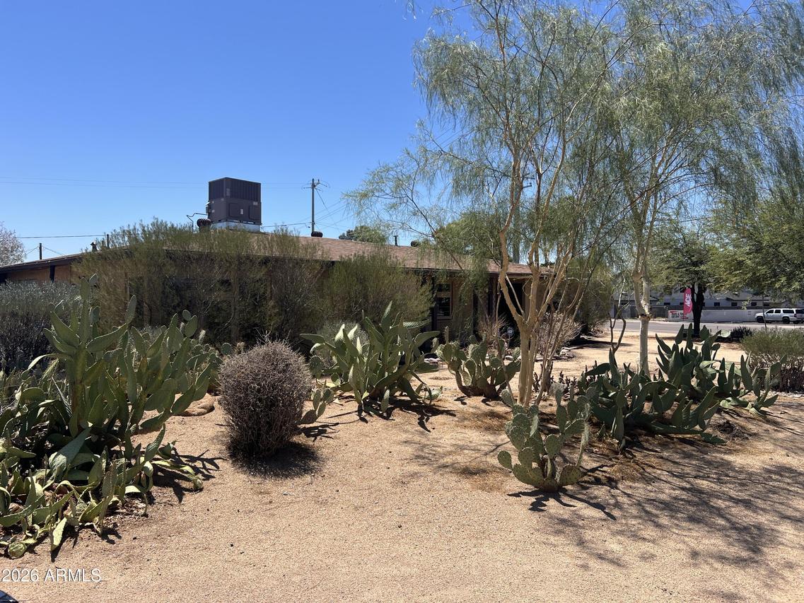 1201 E Desert Park Ln., Phoenix, AZ 85020