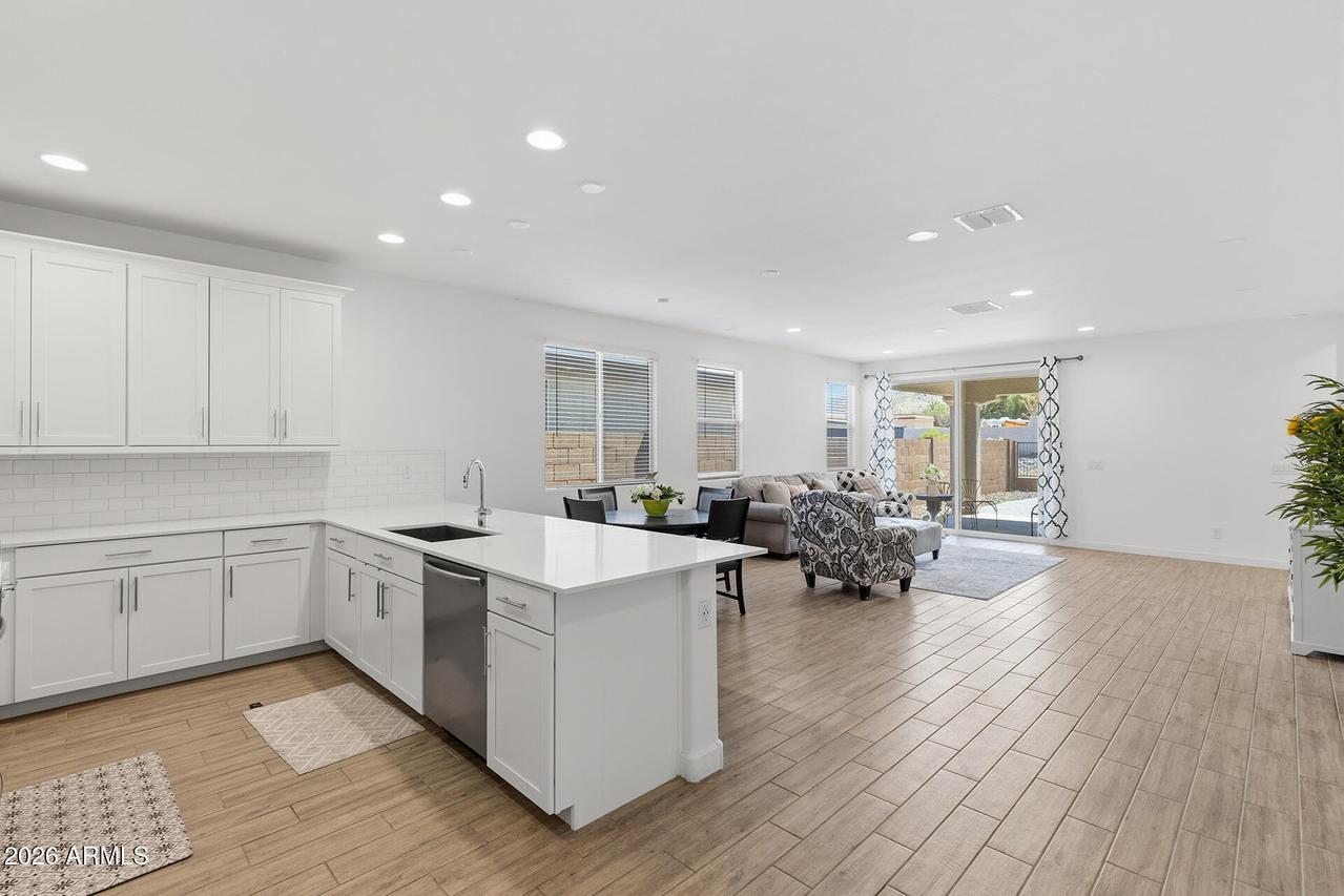 1523 W Corral Rd., Phoenix, AZ 85041