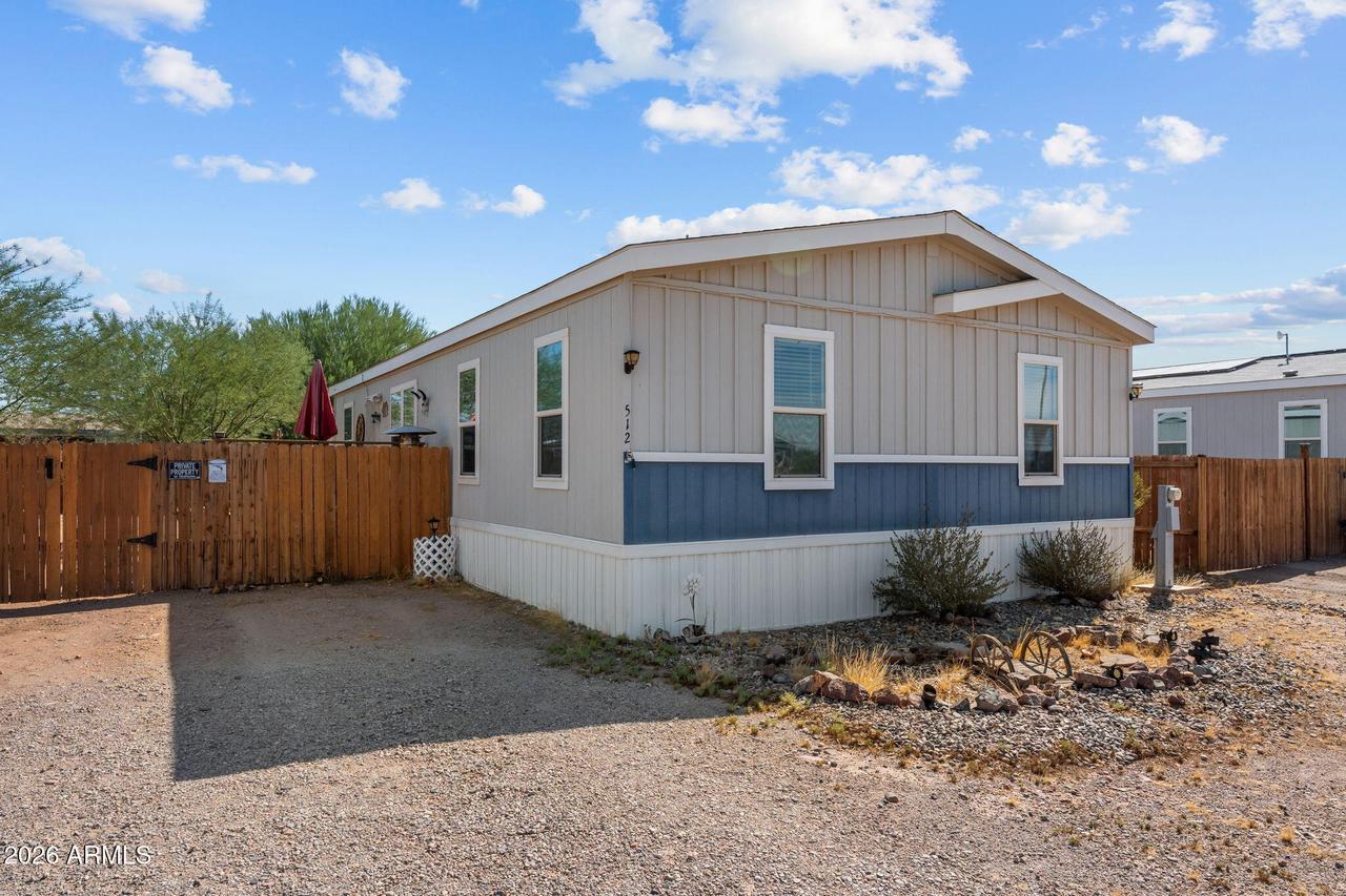 512 W Claessens Dr., Morristown, AZ 85342