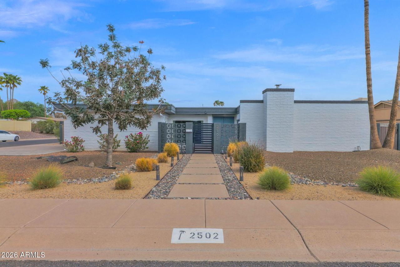 2502 E North Ln., Phoenix, AZ 85028